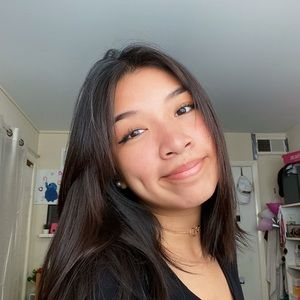 Meet your Posher, Lara